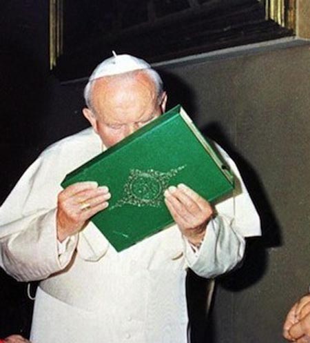 john_paul_ii_kisses_koran-sm